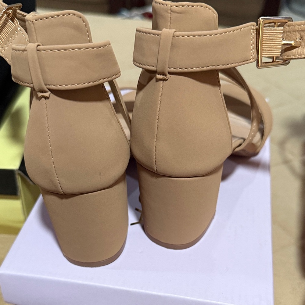 Bundle of shoes - Picture 6 of 11
